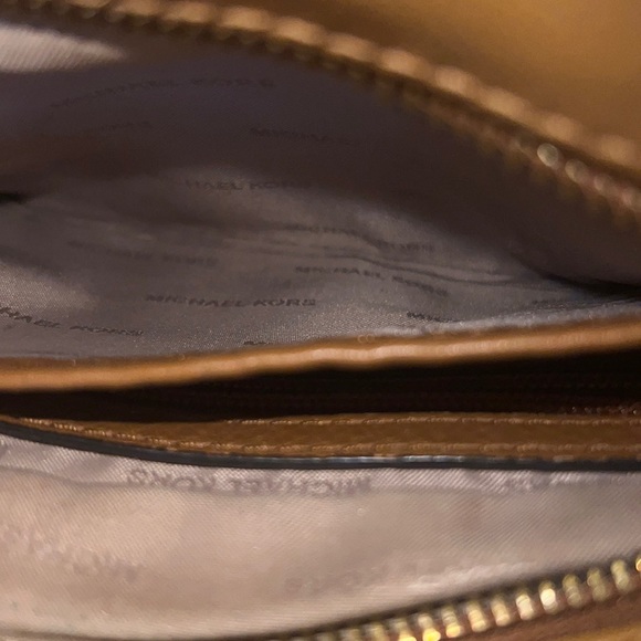 Michael Kors crossbody purse - Picture 4 of 7